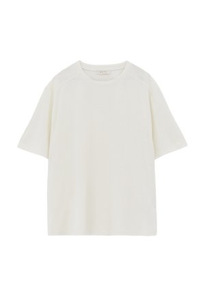 Hvid, kortærmet T-shirt med rund hals og løs pasform samt lille mærke på indersiden af kraven med teksten "OXXO."