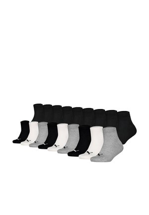 Sets aus schwarzen, weißen und grauen Knöchelsocken, die in drei Reihen angeordnet sind, mit einem kleinen Logo nahe den Zehen jeder Socke.