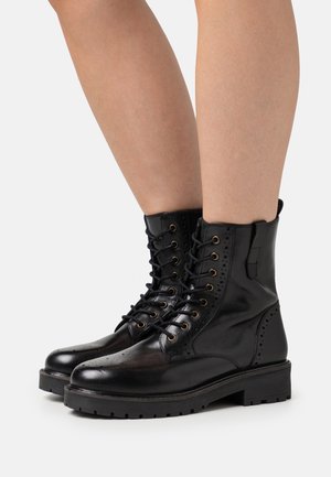 Pier One Kotníkové boty na platformě - black