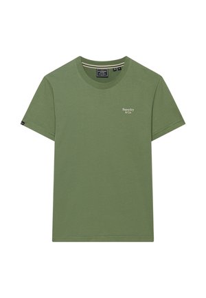 Zielona koszulka z krótkim rękawem i okrągłym dekoltem, z małym białym logo "Superdry & Co" na lewej piersi oraz metką na lewym rękawie.