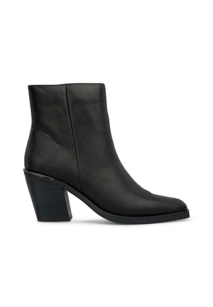 Stivale alla caviglia nero, realizzato in pelle liscia. Presenta una punta appuntita, un tacco a blocco e un design minimalista. Nessun motivo o accento visibile.