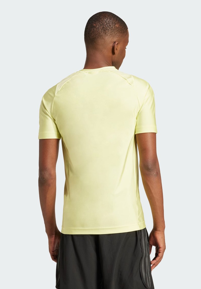 adidas Originals FASHION CUT LINE - Jednoduché tričko - yellow tint