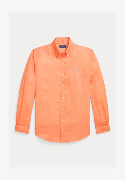 Πορτοκαλί πουκάμισο μακρυμάνικο με κουμπιά και γιακά με κουμπιά, με μικρό κεντημένο λογότυπο στο αριστερό στήθος.