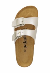 Infradito sintetico bianco con due fibbie argentate regolabili, soletta in suede tan imbottita e logo "Palado" stampato in nero.