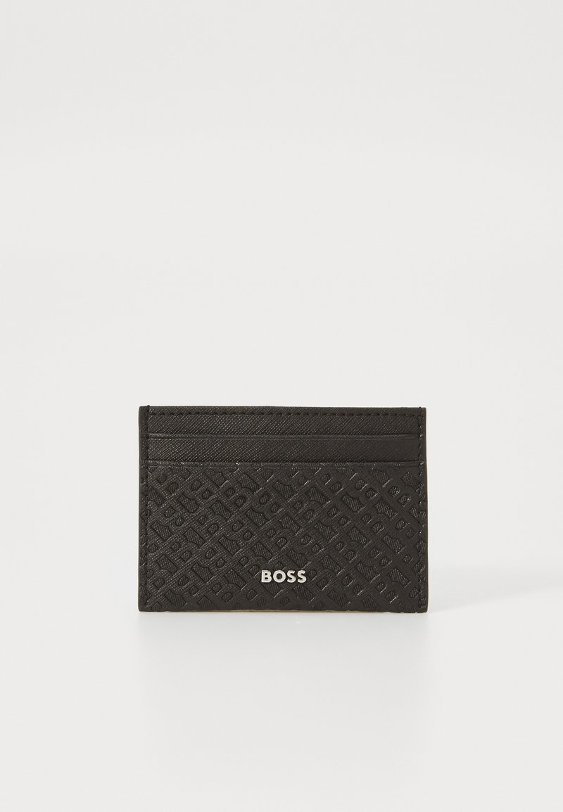 Cardholder negru din material texturat, cu embosare geometrică, multiple sloturi pentru carduri și un logo argintiu pe față.