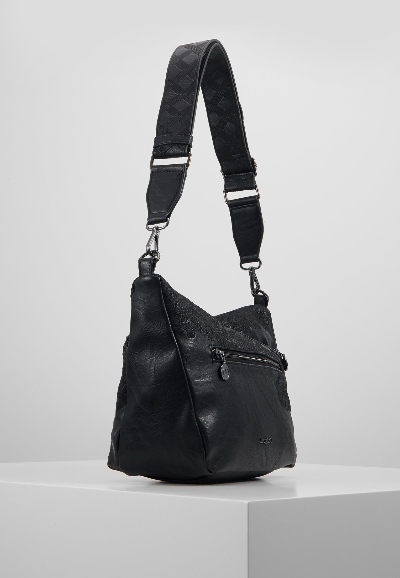 Desigual BOLS MELODY HARRY MINI Skulderveske black Desigual MELODY LOVERTY Shoppingveske black Zalando.no