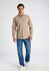 Lindbergh SOFT STRETCH - Camisa - dk sand