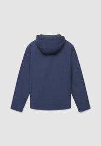 Marineblaue Kapuzenjacke mit glatter Textur, schlichtem Design, langen Ärmeln und geradem Schnitt. Keine sichtbaren Beschläge oder Muster.