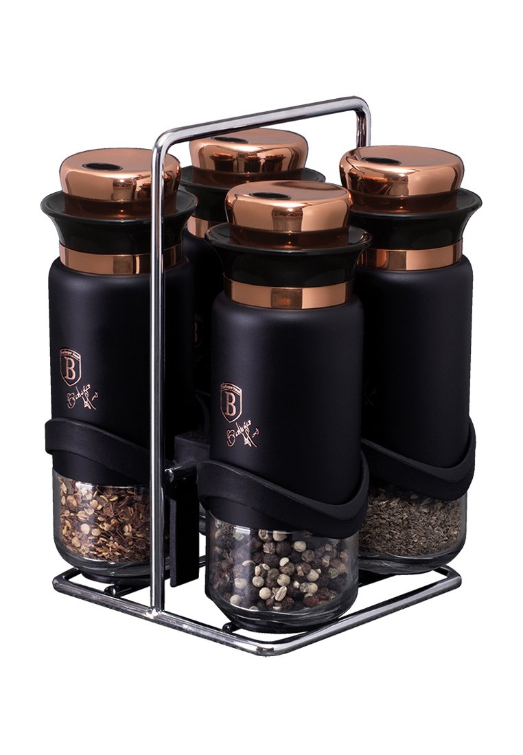 Set von vier zylindrischen Gewürzgläsern mit schwarzer Matt-Oberfläche, kupferfarbenen Akzenten, transparenten Böden und schwarzen Silikonbändern, untergebracht in einem Metallständer.