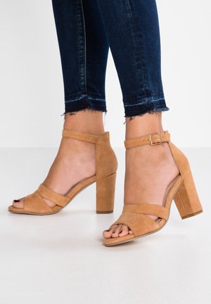 Sandales à talons hauts - cognac