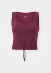 CREASE SLEEVELESS CROP - Top - evening red