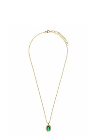 Gouden ketting met een delicate schakel, voorzien van een ovale groene edelsteen hanger omringd door kleine heldere stenen.