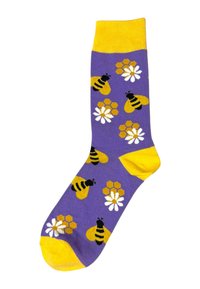 Lilla bomuldssokker med gule accenter, der har et mønster af bier og blomster. Designet inkluderer honningkubeformer og hvide tusindfrydsmotiver.