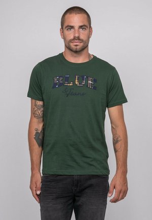 À MOTIF JACKHORN - T-shirt imprimé - vert foret