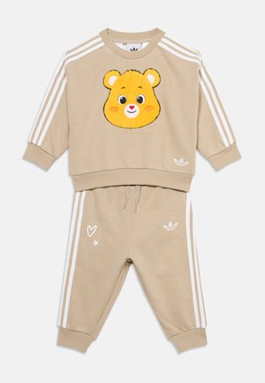 adidas Originals, CARE BEARS LOOSE CREW UNISEX - Анцуг - khaki three