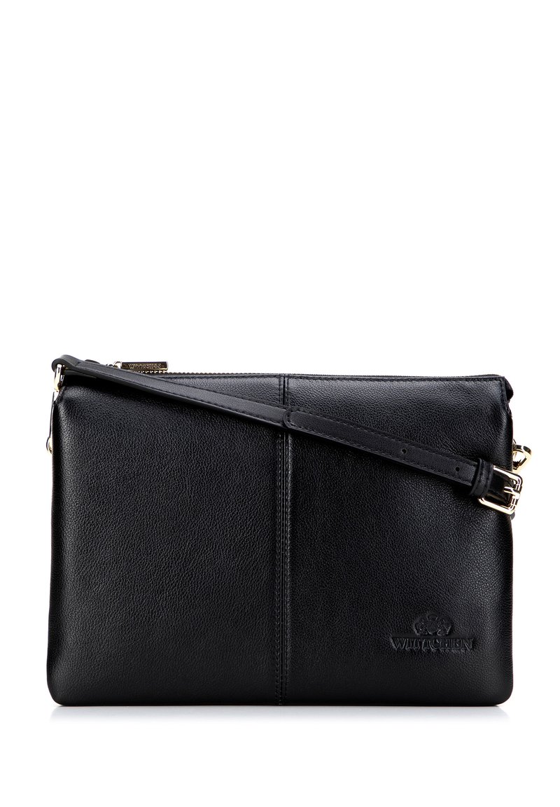 Schwarze Leder-Clutch mit strukturierter Oberfläche, ausgestattet mit Reißverschluss und verstellbarem Schulterriemen. Logo in der unteren Ecke geprägt.