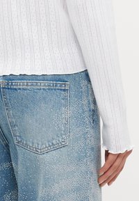 ONLY Petite ONLCARLOTTA STRING CARDIGAN - Kardigán - white