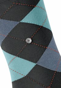 Calzino a motivo argyle nei colori nero, grigio, blu e acquamarina, con cuciture arancioni e un piccolo bottone metallico etichettato "Burlington The Original."