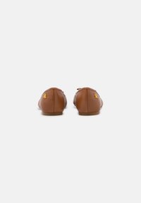 Lauren Ralph Lauren JAYNA LEATHER FLAT - Balerínky - deep saddle tan