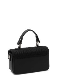 Borsa nera con un design strutturato, caratterizzata da un tessuto testurizzato sulla parte superiore e lati in pelle liscia. Elementi metallici e un manico corto completano il look.