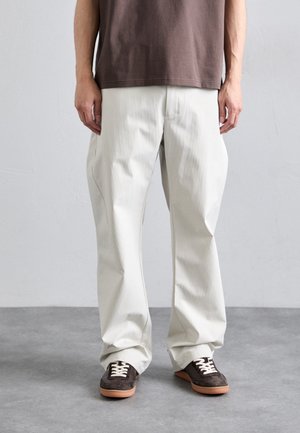3L GLYDER PANT - Nadrágok - bone