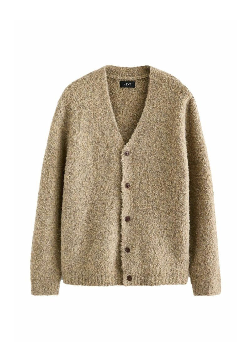 Beige struktureret cardigan med V-udskæring, der har fem brune knapper foran og lange ærmer, lavet af blødt, fuzzy materiale.