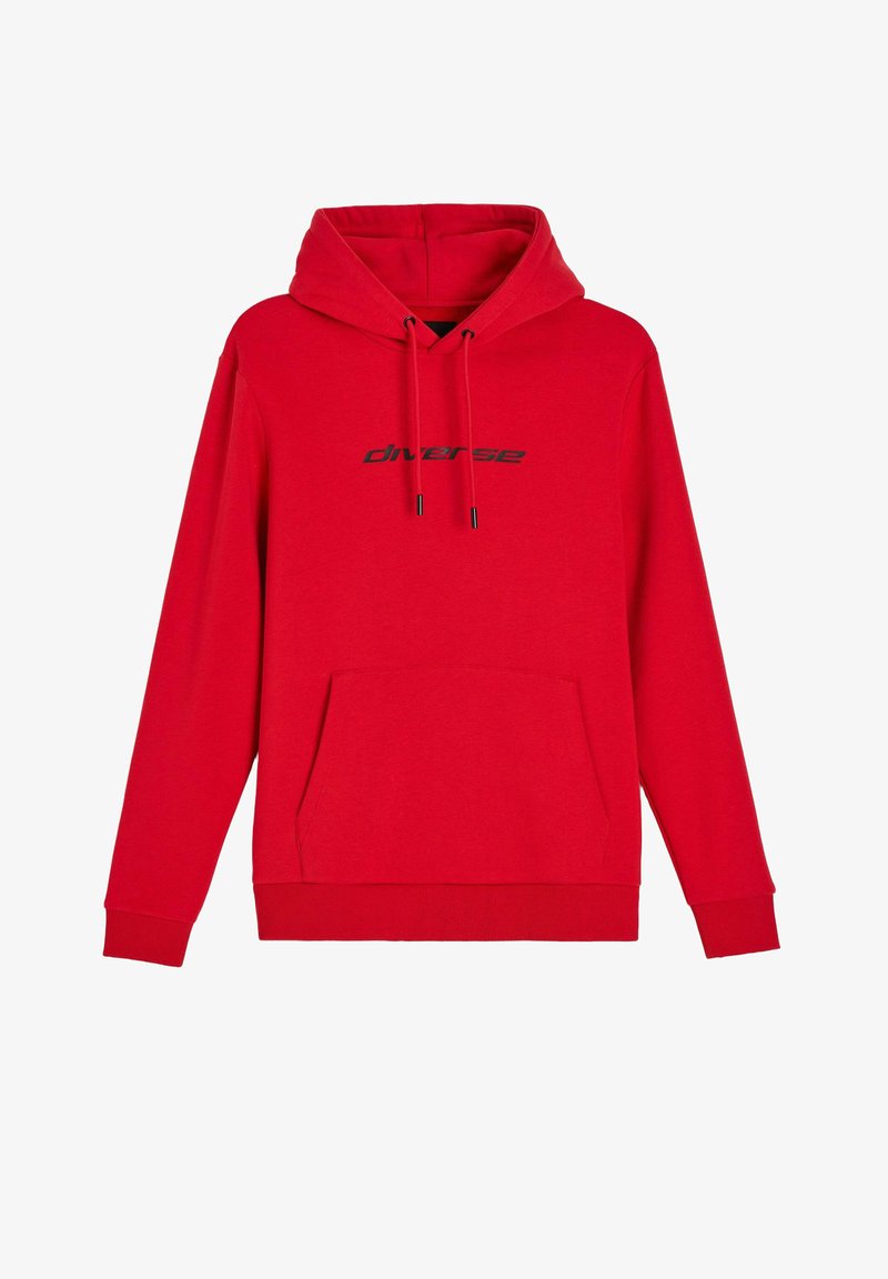 Czerwona bluza z kapturem, z przodu kieszeń, regulowany kaptur ze sznurkiem oraz czarne logo "diverse" nadrukowane na piersi.