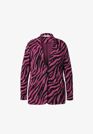 Blazer a rayas de cebra en tonos rosa y negro con solapa, cierre de un botón, dos bolsillos frontales y tejido texturizado.