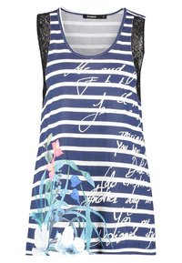 Marinblå och vit randig ärmlös topp med svarta spetsdetaljer, prydd med blommönster och handskriven text i vitt över framsidan.