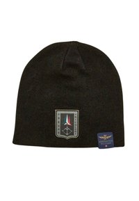 Berretto a maglia nero con un patch ispirato al militare, completo di logo e testo. Texture morbida e vestibilità aderente, adatto per il freddo.