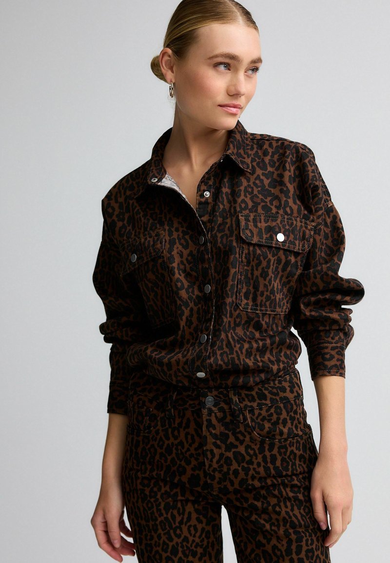 Next LOOSE FIT DENIM - Nööpidega pluus - leopard print