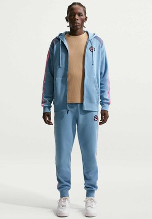 - Spodnie treningowe