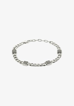 Zilveren armband met vier gelijkmatig verdeelde zwarte vierkante schakels en een karabijnsluiting.