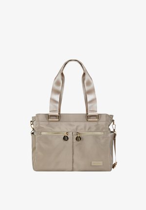 Bolsa tote de nylon beige con dos bolsillos frontales con cremallera, asas anchas, herrajes dorados y una correa lateral desmontable.