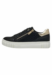 Sneaker in pelle nera con pannello laterale decorato, suola in gomma bianca, zip decorativa e rifiniture in oro metallico sul tallone.