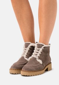 Högl Botines bajos - taupe