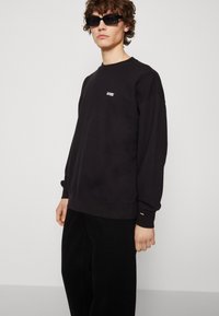 Levi's® Gold Tab CREW - Sportska majica - black agate