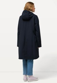 Ulla Popken LONGUE HYPRAR CAPUCHE ET DÉPERLANTE - Vodotěsná bunda - dark blue