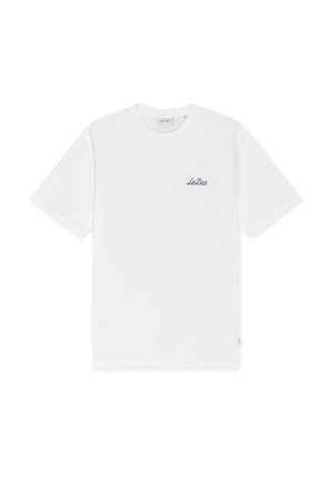 T-shirt blanc à manches courtes et col rond avec petit logo bleu "Les Deux" sur la poitrine gauche.