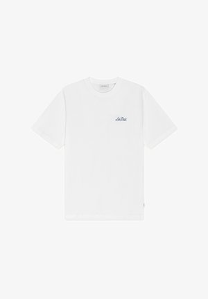 T-shirt blanc à manches courtes et col rond avec petit logo bleu "Les Deux" sur la poitrine gauche.