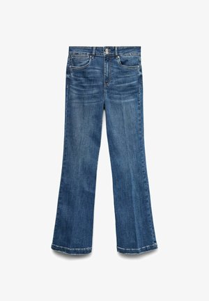 Išsišakojusios mėlynos spalvos džinsai su vidutinio mėlynumo plovimu, penkių kišenių dizainu ir subtiliu išblukimu. Turi sagų užsegimą ir baltas siūles ant apačių.