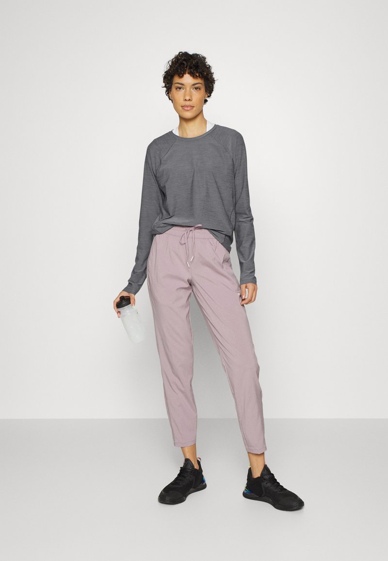 Damen Sportbekleidung | Athleta ULTIMATE TEXTURED TRAIN Sport T-shirt grey heather/grau - MF48605 Damen Sportbekleidung | Athleta ULTIMATE TEXTURED TRAIN Sport T-shirt grey heather/grau - MF48605