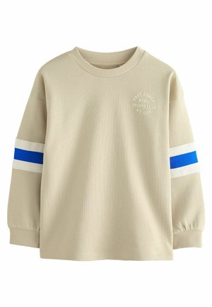 Beige Langarm-Sweatshirt mit geripptem Ausschnitt, weißen und blauen Streifen an den Ärmeln und "East Coast Athletic Sports Club" in Beige aufgedruckt.