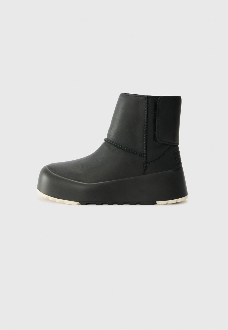 UGG CLASSIC STREETSCAPE - Zimske čizme - black/jasmine