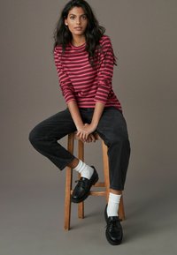 Next PETITE FIT - CREW NECK - Trükipildiga T-särk - burgundy red