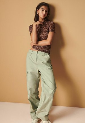 Next Reisitaskuhousut - sage green