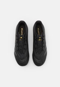 adidas Performance PREDATOR CLUB - Chaussures de football sur gazon - core black/gold metallic