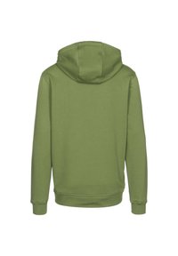 Sudadera verde con una capucha amplia, mangas largas y puños y dobladillo acanalados. Hecha de un material suave con una textura lisa y de un color sólido.