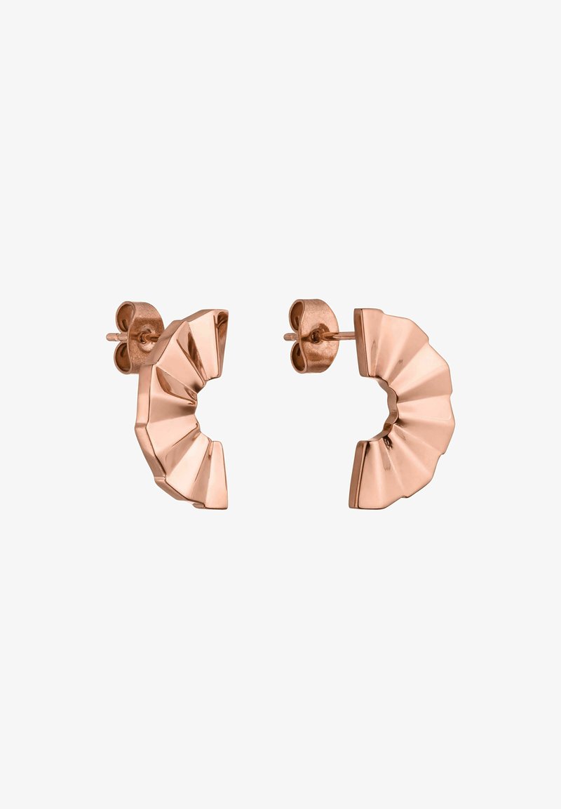 Rosenfarbene Ohrringe mit einem fächerartigen Design, das sich durch winklige Falten und eine polierte Oberfläche auszeichnet. Sicherung mit einem Standard-Pin-Back-Verschluss.