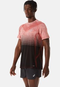 ASICS SEAMLESS SS - Sports T-shirts - performance black spice latte